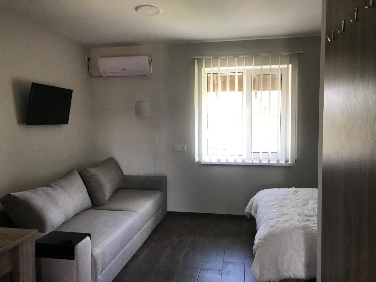 Вулиця 8-Го Березня Апартаменты Myrhorod Exterior photo